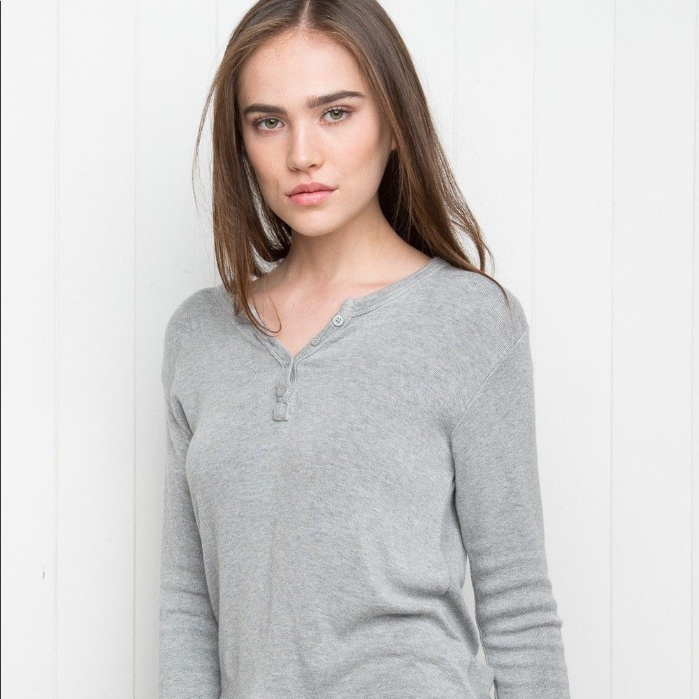 Grey top